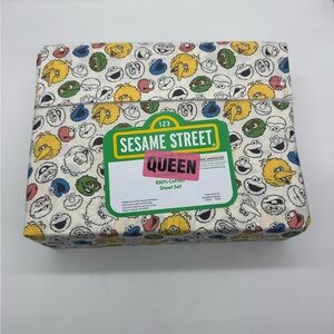 NWT Sesame Street Friends Sheet Set, Queen